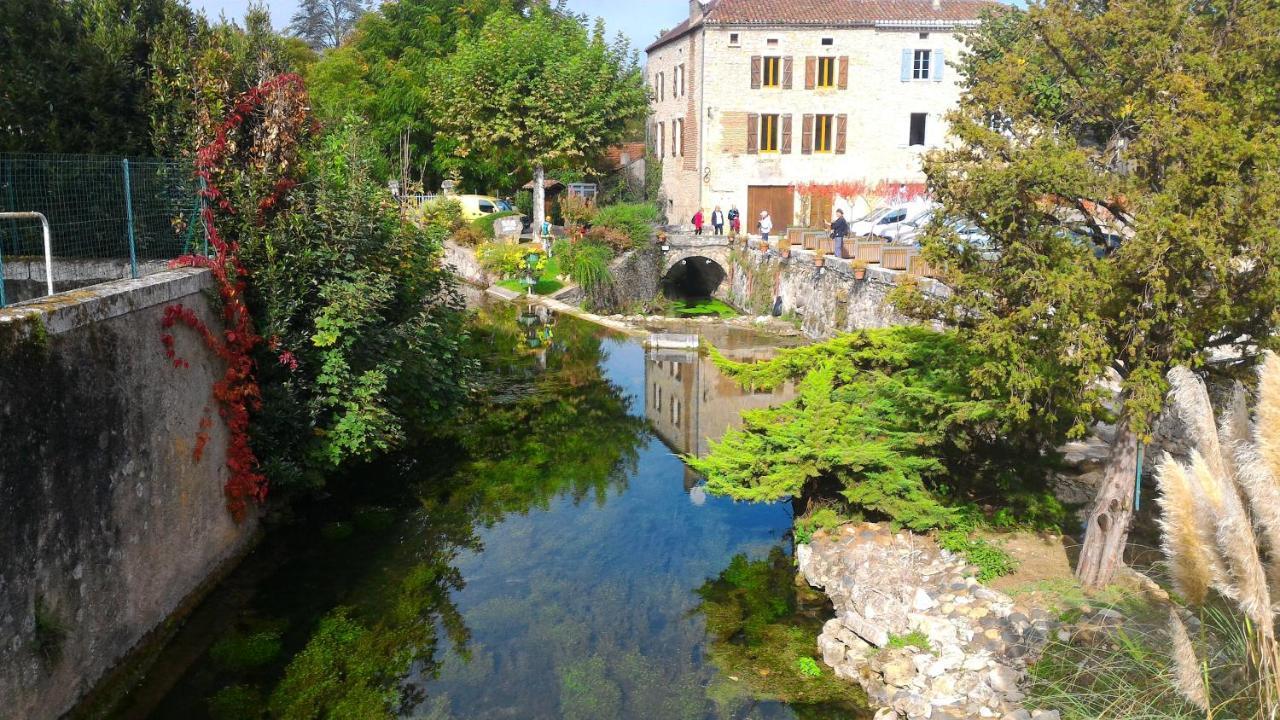 Maison Sur Le Lot Bed & Breakfast Saint-Vincent-Rive-d'Olt Exterior photo