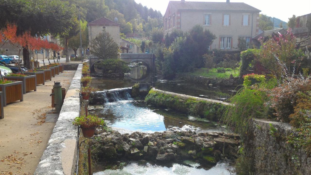 Maison Sur Le Lot Bed & Breakfast Saint-Vincent-Rive-d'Olt Exterior photo